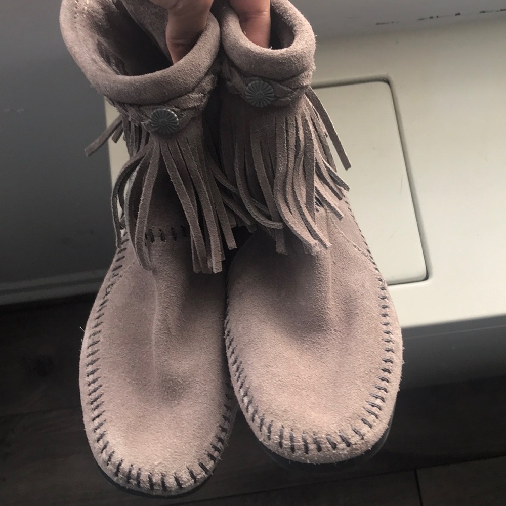 Minnetonka fringe ankle boot size 6